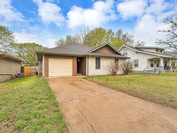 3rd image of 2205 N Prospect Avenue