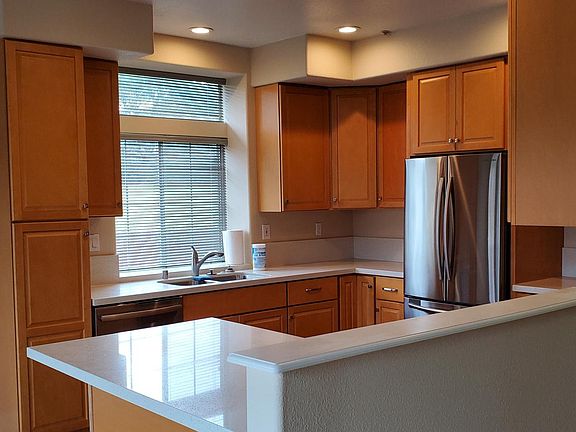 3rd image of 204 Black Oak Dr