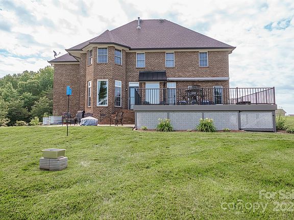 4th image of 151 Club House Dr