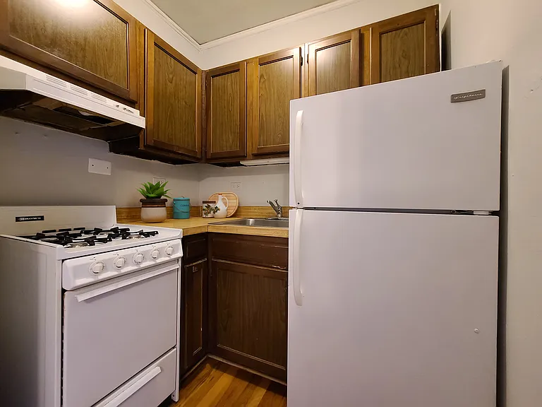 837 West Wolfram Street — Photo 17