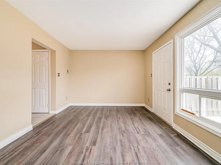 5486 Lassaline Ave — Photo 7