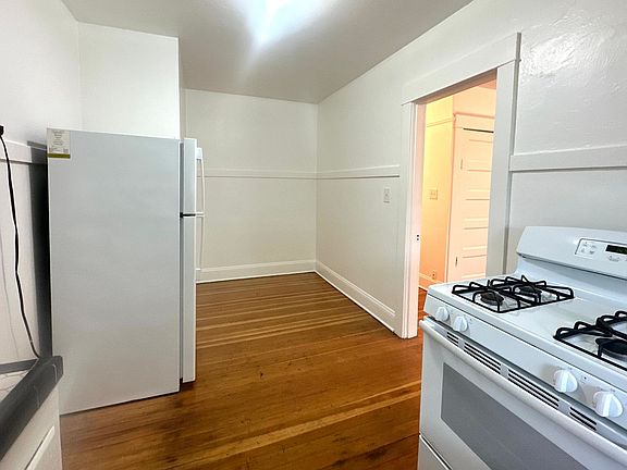 5th image of 2129 SE 10th Ave APT 7