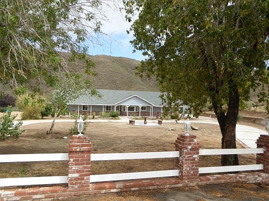 6221 Elizabeth Lake Rd, Palmdale, CA 93551 | Zillow