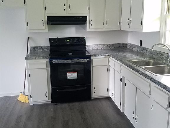 3rd image of 112 Pin Oak Dr