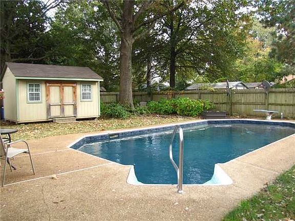 3rd image of 6323 Thornfield Dr