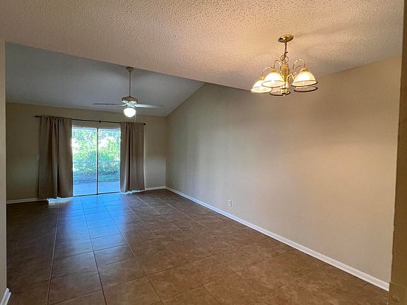 4th image of 134 Oakwood Drive