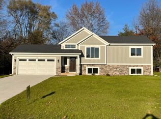 3514 Twin Spruce Dr, Kalamazoo, MI 49004