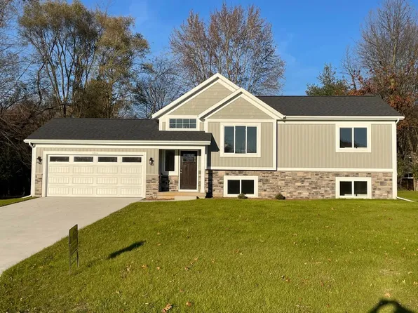 3514 Twin Spruce Dr, Kalamazoo, MI 49004