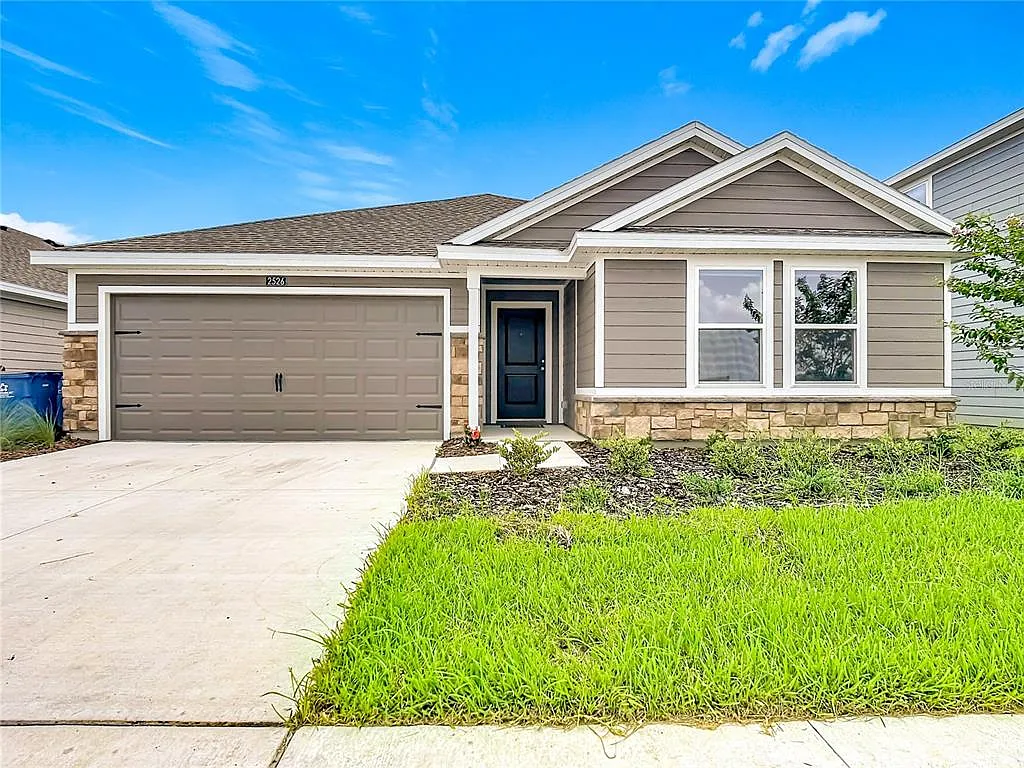 4 bed, 2.0 bath, 1400 sqft, $2,100 — Photo 2