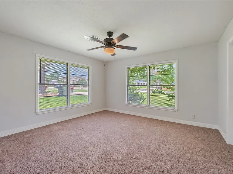 318 Fairway Dr — Photo 7
