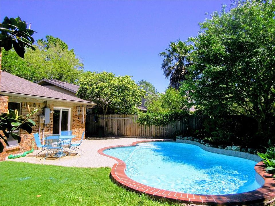 1st image of 16326 Havenhurst Dr