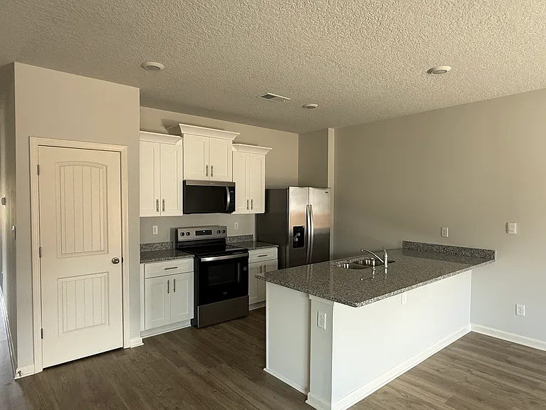 31 Kings Gate Cv — Photo 2