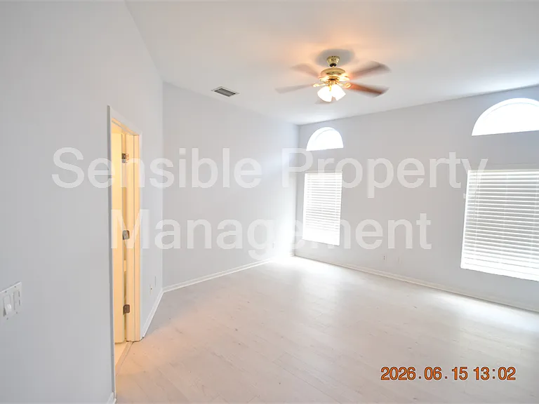 9304 Heritage Oak Ct — Photo 22
