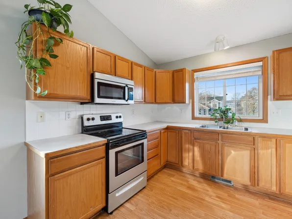 1210 Landings Ln, Watertown, MN 55388