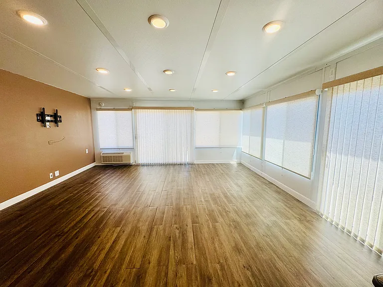 3320 Darwin Dr — Photo 4