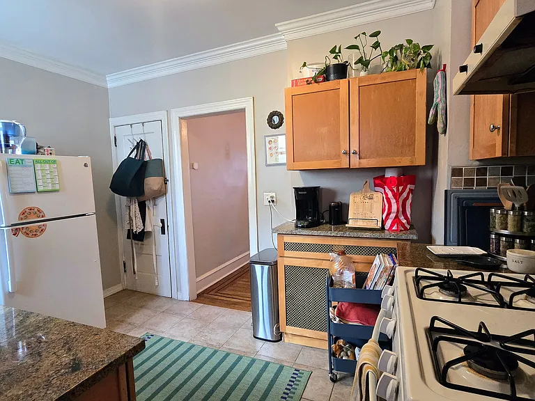 3373 Vaux St — Photo 8