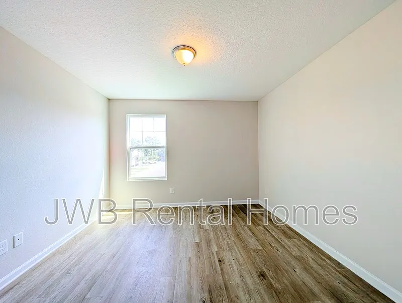 Cedar Hills — Photo 4