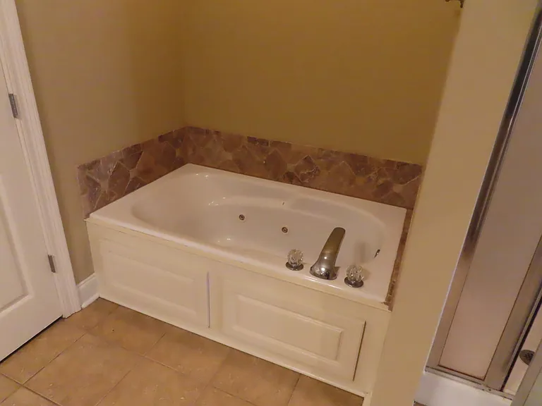 408 Kirkwood Dr — Photo 16