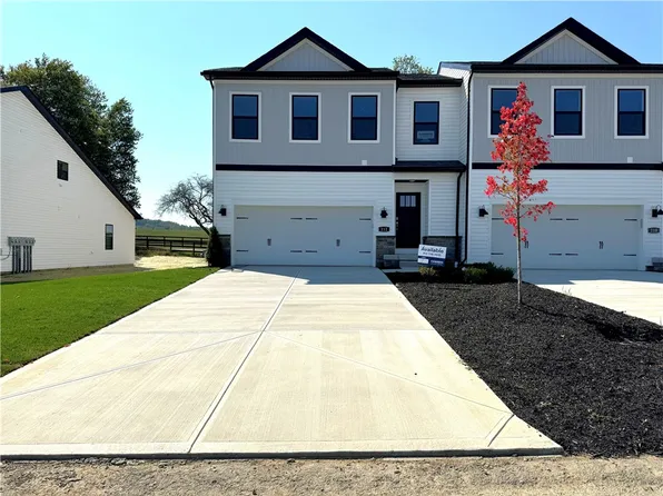 212 Hanover Ln, Houston, PA 15342