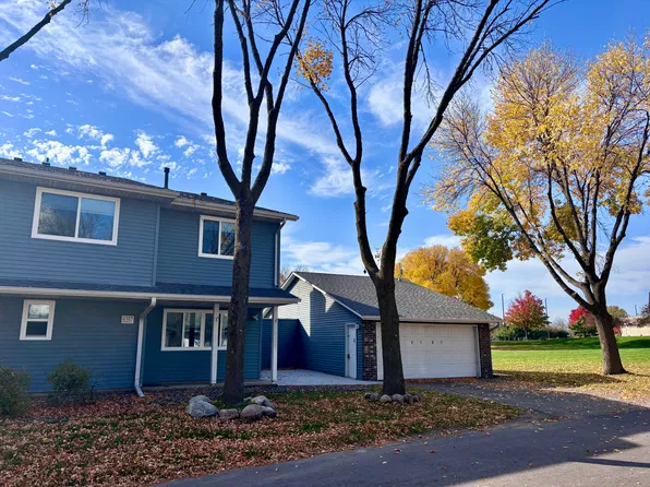 9397 Ranchview Ln N, Maple Grove, MN 55369