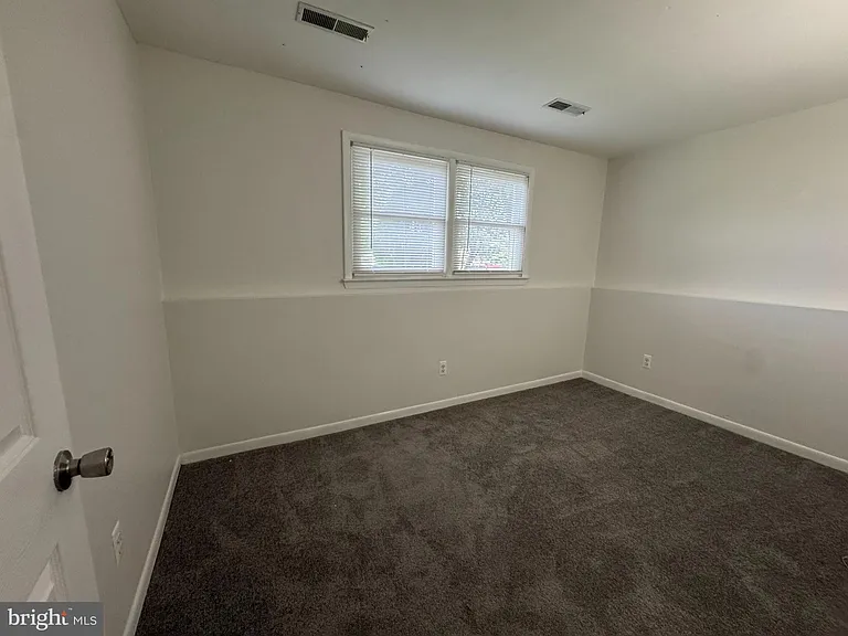 5077 Macnamara Dr — Photo 17