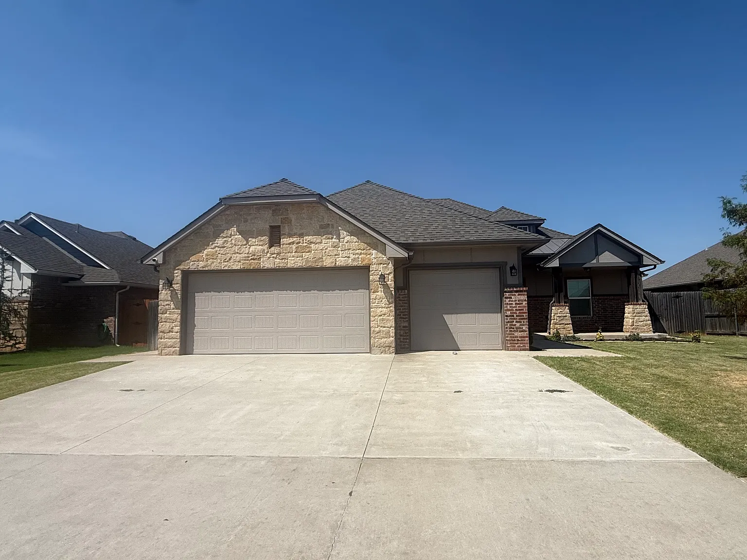 4 bed, 1950 sqft, $2,100 — Photo 1