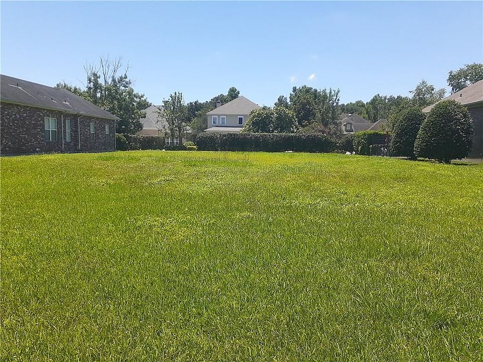 2nd image of 33 Fairway Oaks Dr