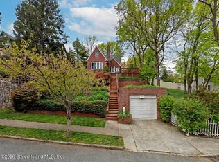 25 Shore Acres Rd, Staten Island, NY 10305