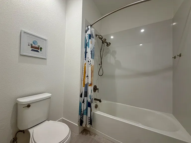 561 Pilgrim Dr — Photo 21