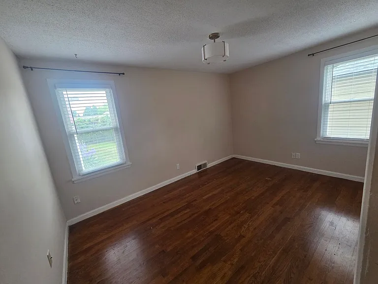 3703 W Rockwell Ave — Photo 32