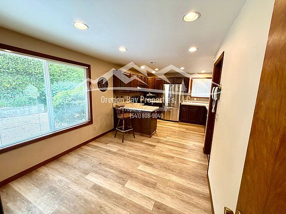 3rd image of 93327 Hillcrest Ln