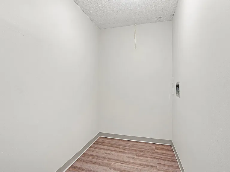 Irvine Park Towers — Photo 10