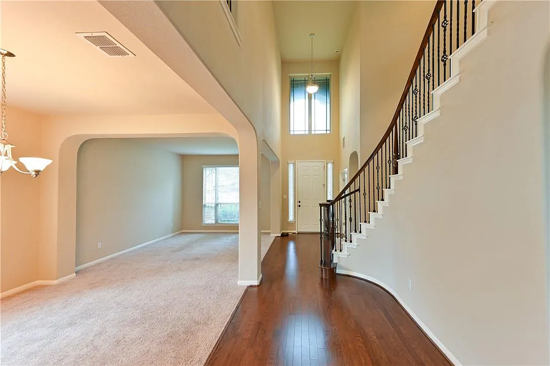 5 bed, 3.5 bath, 3918 sqft, $3,195 — Photo 4