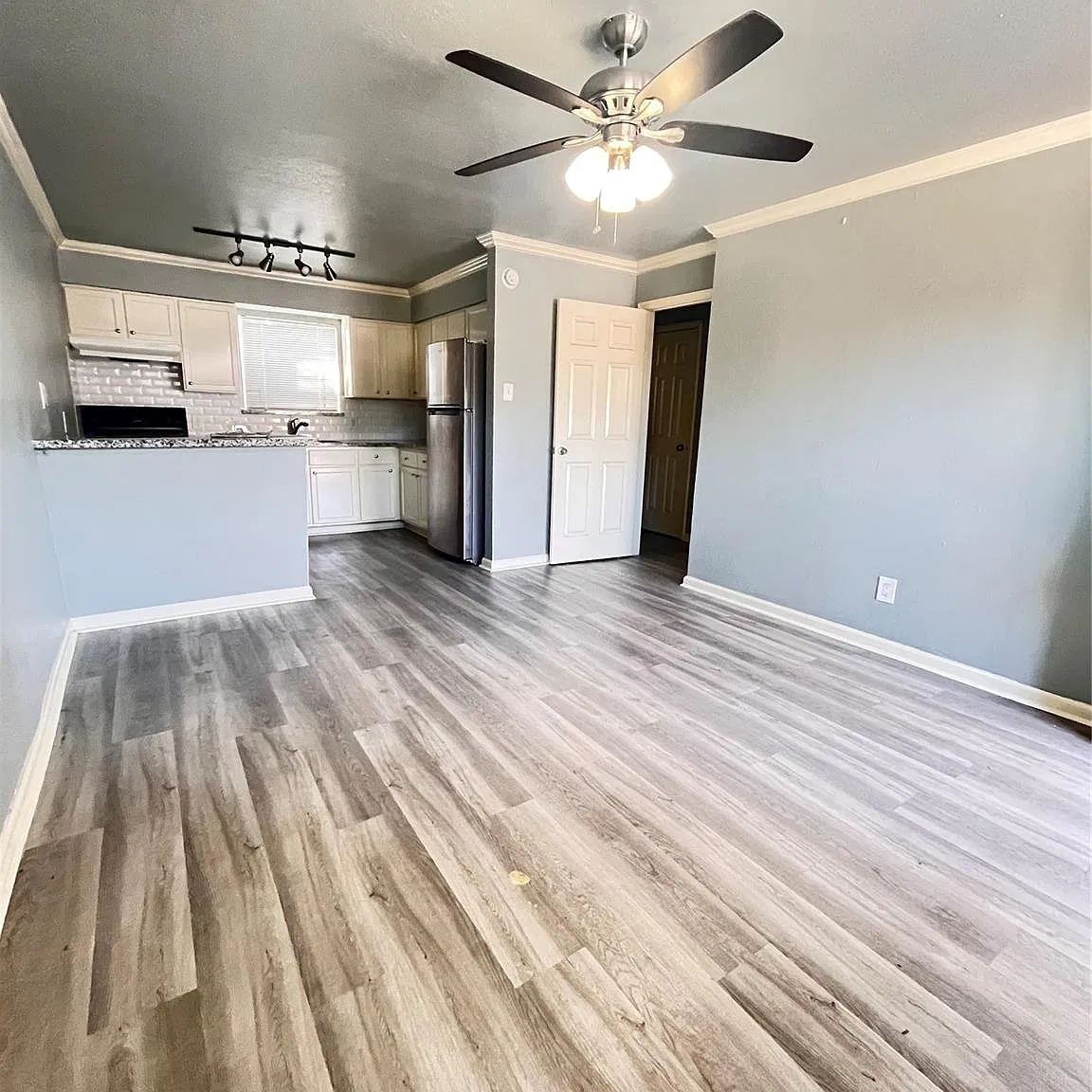 1 bed, 1.0 bath, 650 sqft, $1,000 — Photo 2