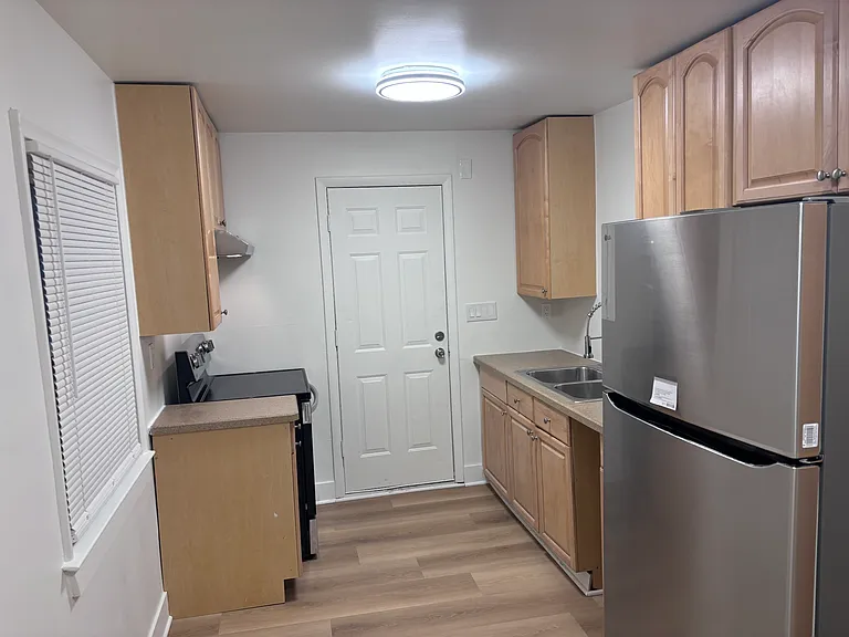 2120 Emmons Ave — Photo 11