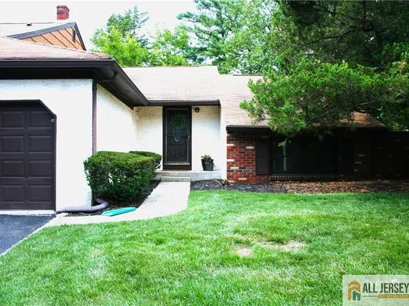 3 Piccadilly Circus #103, Sayreville, NJ 08872