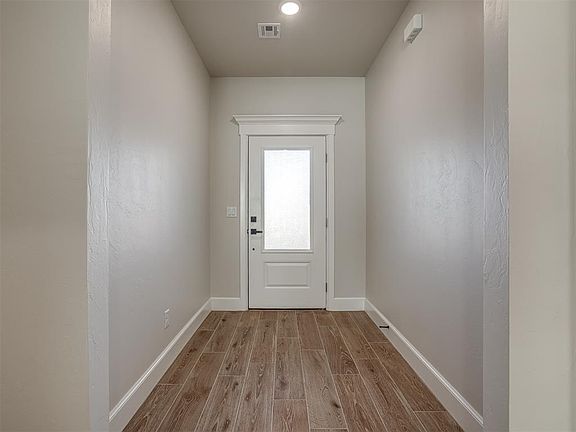 4th image of 1237 E Stetson Ln