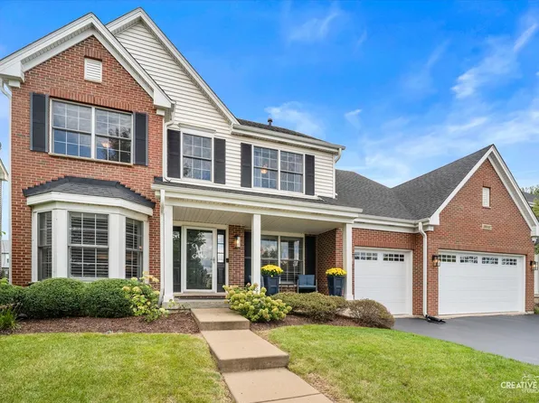 39W697 Schoolhouse Ln, Geneva, IL 60134