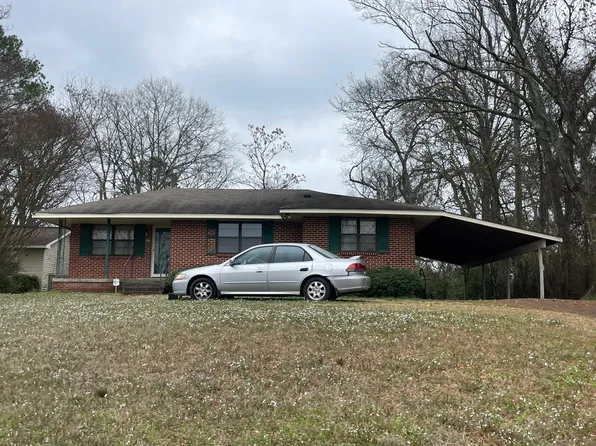 242 Stonewall St, West Point, MS 39773