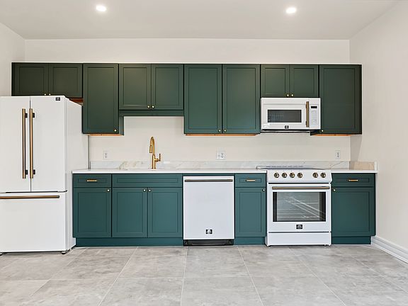 3rd image of 905 N Main St #203