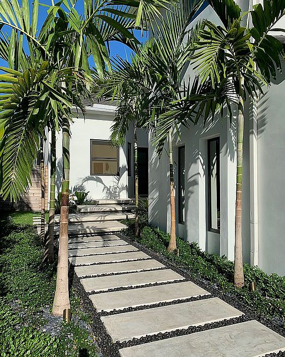 2nd image of 804 Solar Isle Dr
