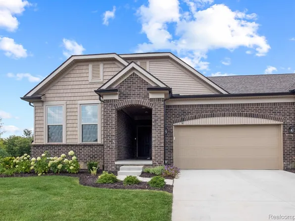 816 Kelpie Dr, Ann Arbor, MI 48108