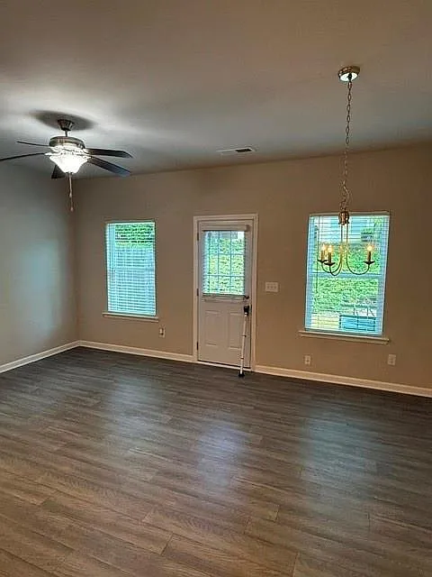 3 bed, 2.5 bath, 1368 sqft, $2,500 — Photo 3