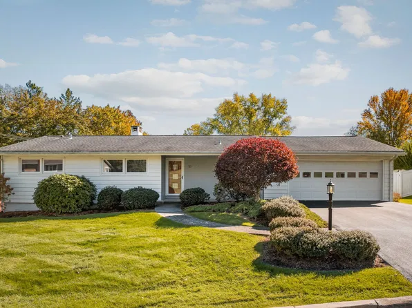 10 Devon Dr, Endicott, NY 13760