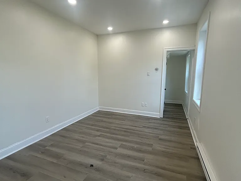 1207 W Norwegian St — Photo 7
