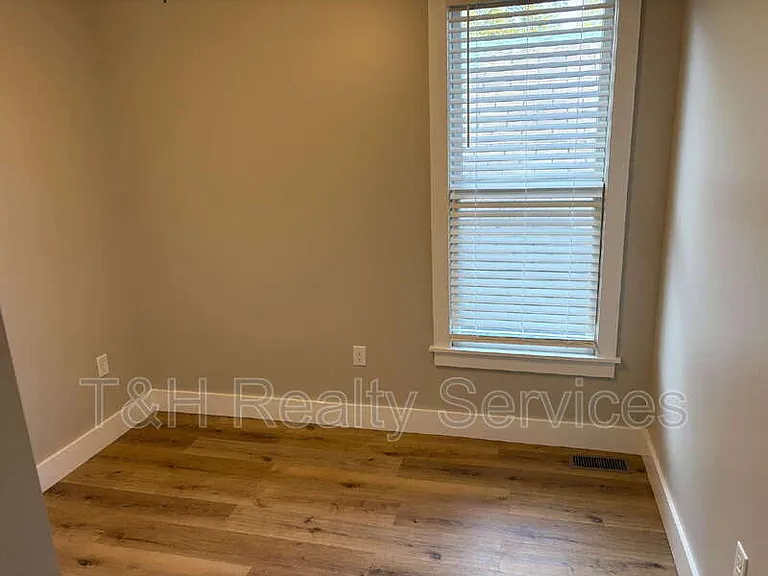 529 N Highland Ave — Photo 13