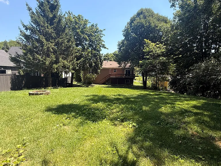 904 S Summit St — Photo 24
