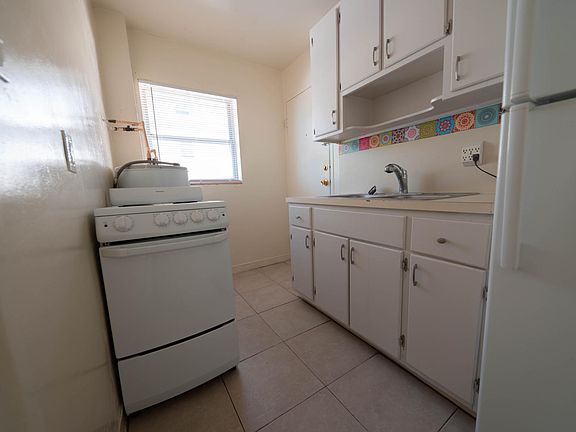 5th image of 211 9th Ave N APT 9