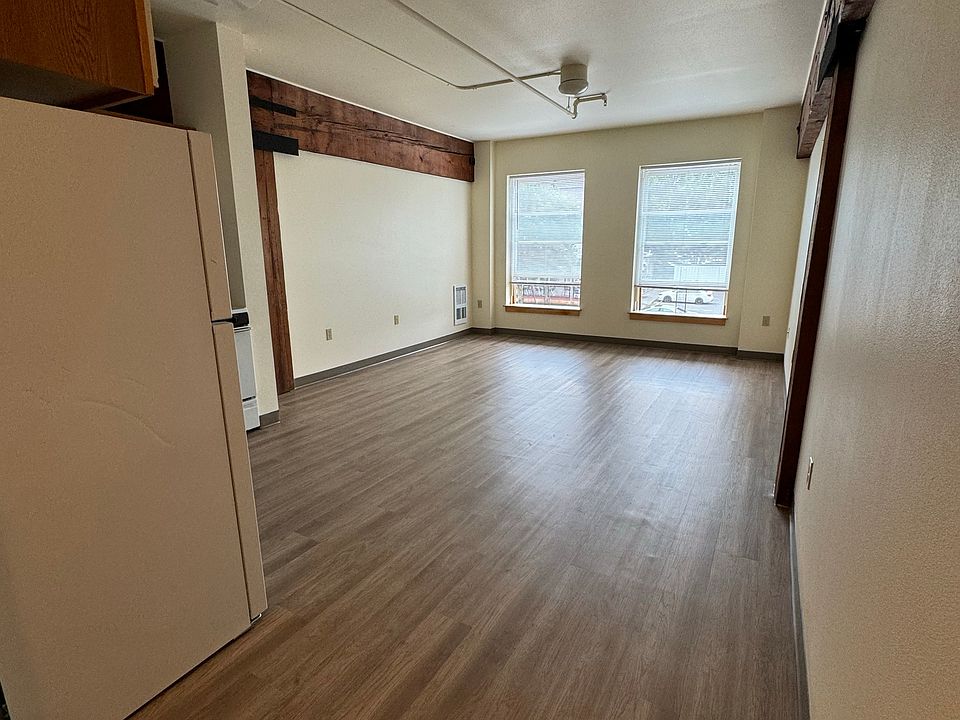 1st image of 1133 Railroad Ave Suite 205