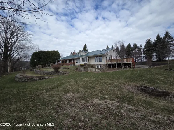 11 Mizianty Ln, Waymart, PA 18472